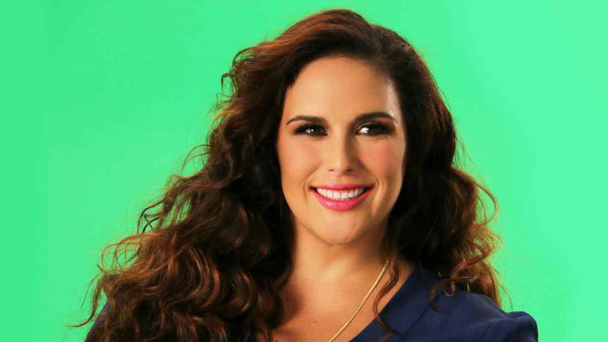 angelica vale se une a univision
