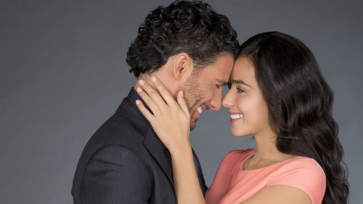 Esmeralda Pimentel y Erick Elías, protagonistas de El color de la Esmeralda Pimentel y Erick Elías, protagonistas de El color de la